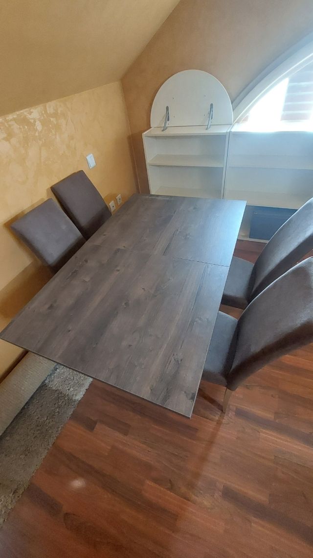 Mesa extensible de madera marrón