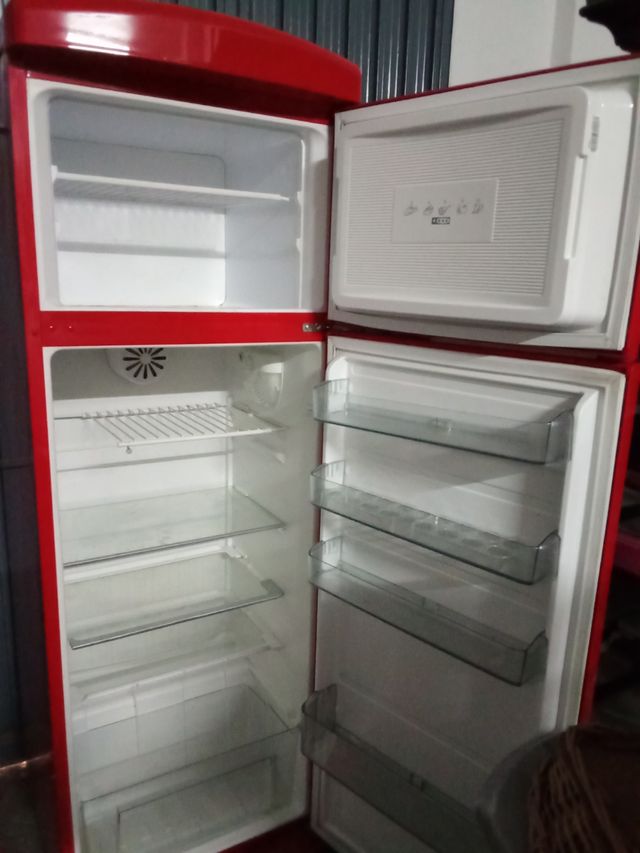 Nevera Telefunken roja vintage