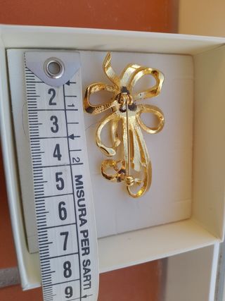 Spilla fiocco oro e cristalli