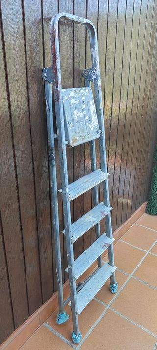 Escalera tijera aluminio 1,60m con 5 peldaños