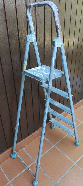 Escalera tijera aluminio 1,60m con 5 peldaños