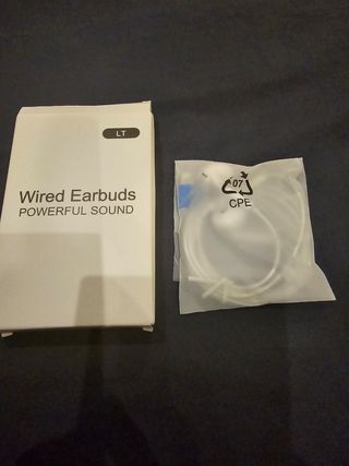 Auriculares Wetsky con cable