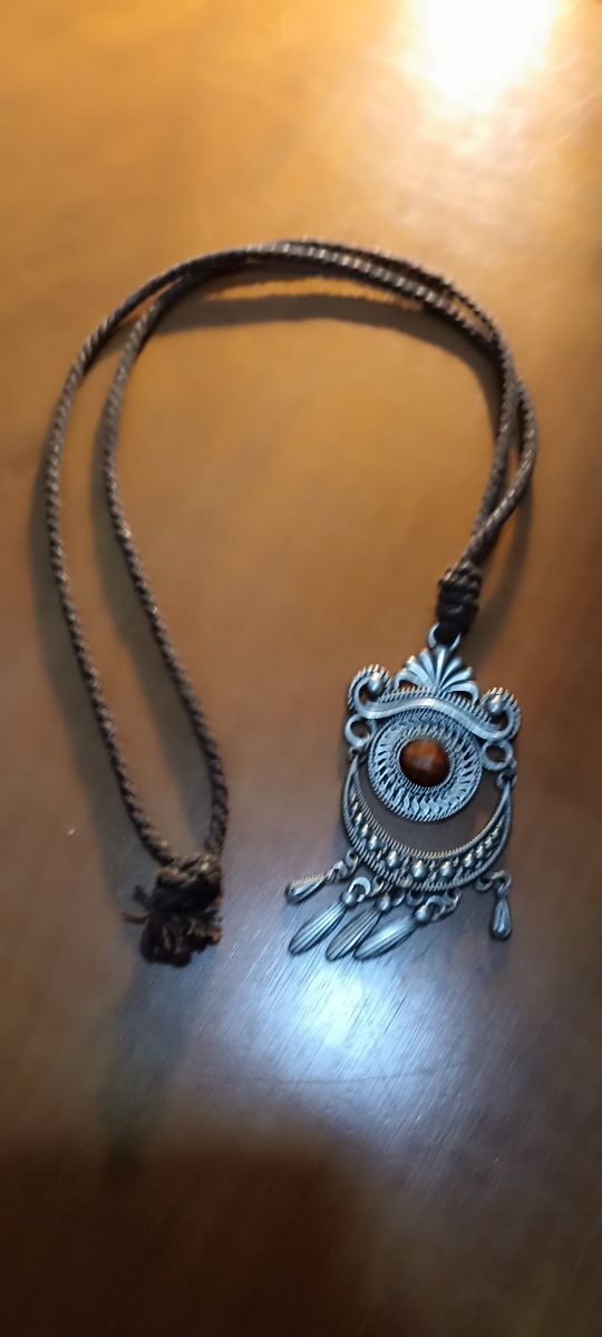 Colgante étnico plateado