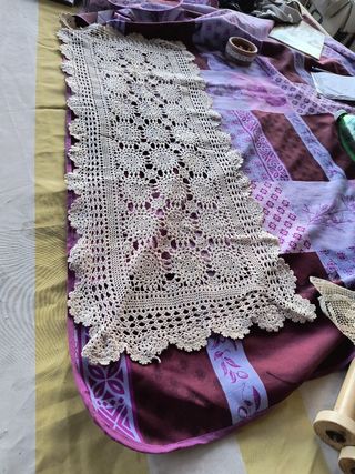 Centrotavola all'uncinetto beige