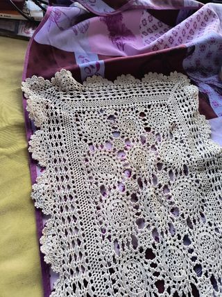 Centrotavola all'uncinetto beige