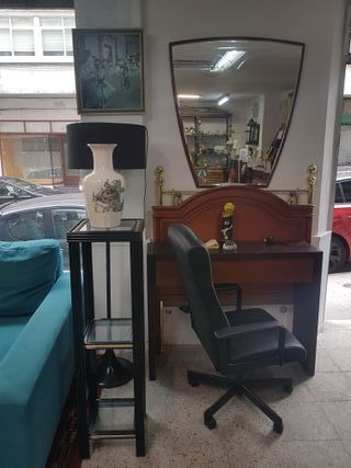 Tienda de segunda mano .Decoración, muebles, cosas