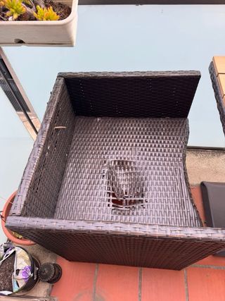 Mesa exterior mimbre marrón