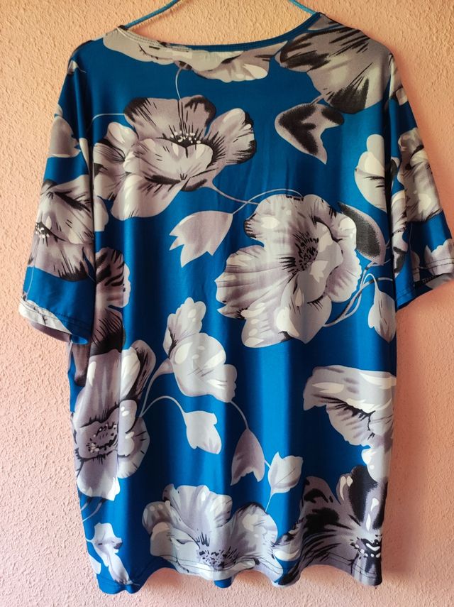 Blusa estampada azul - talla L etiqueta pone M/L