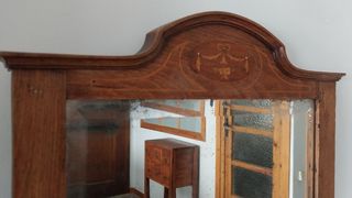Tocador antiguo de madera con mármol