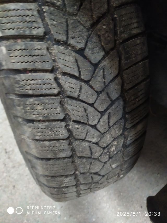 ruedas y coche renault megane sedan.