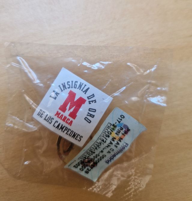 Insignia Real Madrid 2002 edicion limitada