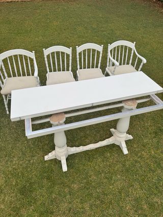 Mesa comedor + 4 sillas blancas vintage