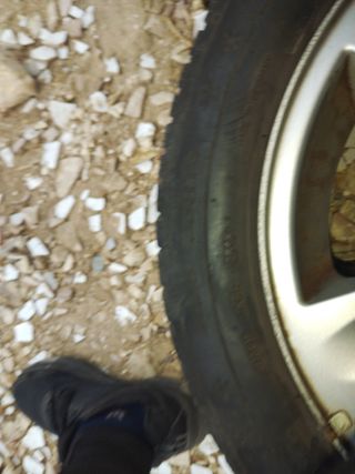 Llantas 16" con neumáticos  . Las 4 