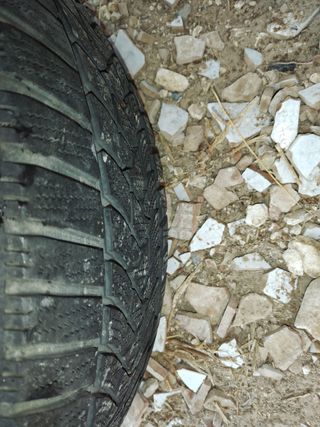 Llantas 16" con neumáticos  . Las 4 
