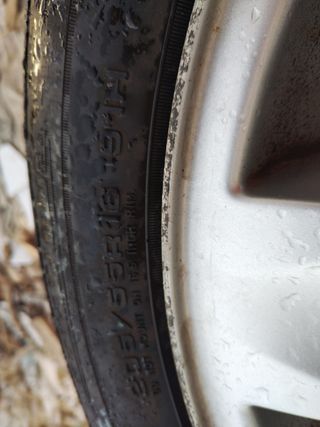 Llantas 16" con neumáticos  . Las 4 