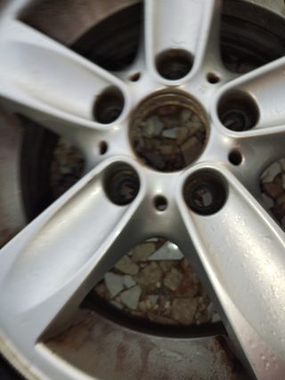 Llantas 16" con neumáticos  . Las 4 