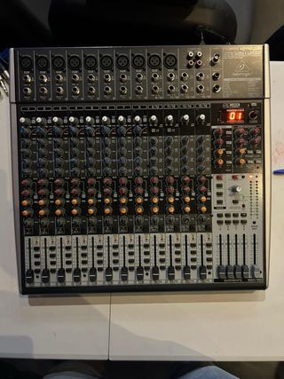 Mesa mezclas Behringer Xenyx X2442USB