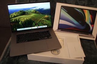 MacBook Pro 16" TouchBar Gris Espacial