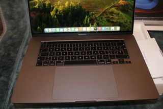 MacBook Pro 16" TouchBar Gris Espacial