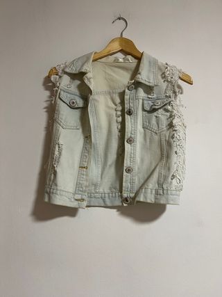 Chaleco vaquero con encaje