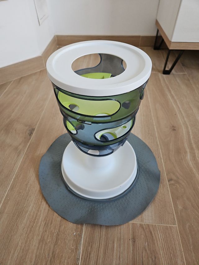 Comedero interactivo para gato