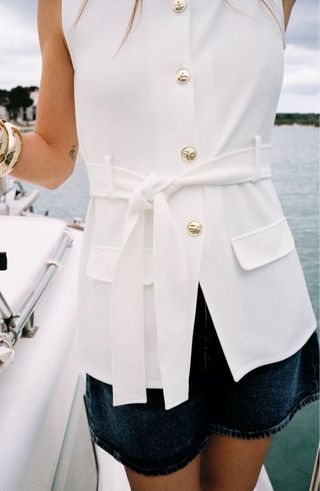 Chaleco blanco Zara cinturon