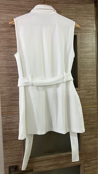 Chaleco blanco Zara cinturon