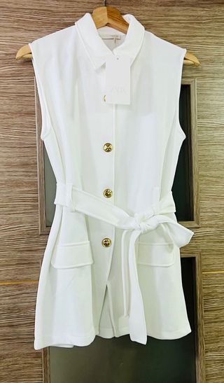Chaleco blanco Zara cinturon