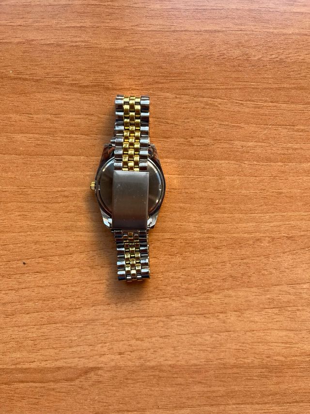 Reloj Berenson Quartz dorado y plateado