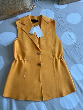 Chaleco Zara amarillo talla M