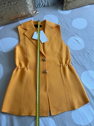 Chaleco Zara amarillo talla M