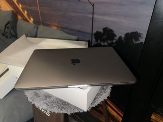 MacBook Pro 13" Touch Bar Gris
