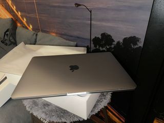 MacBook Pro 13" Touch Bar Gris
