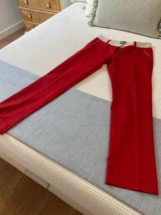 Pantalón Vilagallo rojo talla m precioso