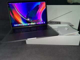 MacBook Pro 13" Touch Bar Plata