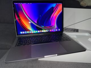 MacBook Pro 13" Touch Bar Plata
