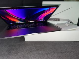 MacBook Pro 13" Touch Bar Plata