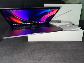 MacBook Pro 13" Touch Bar Plata