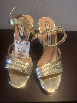 Sandalias Zara doradas tacón alto 35