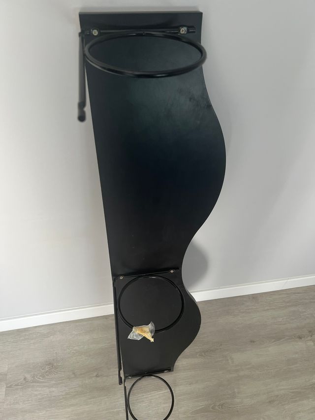 Scaffale LACK di IKEA con bordo ondulato