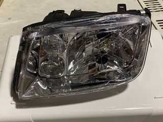 Faro izq VW Bora 99-05