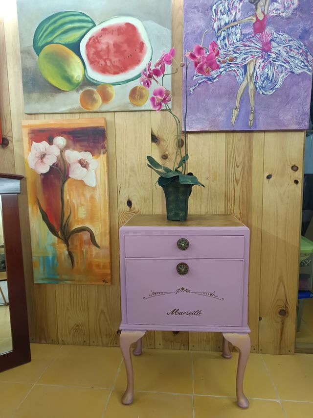 Mesita noche vintage rosa