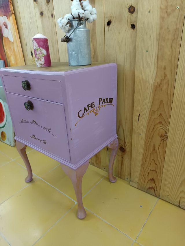 Mesita noche vintage rosa