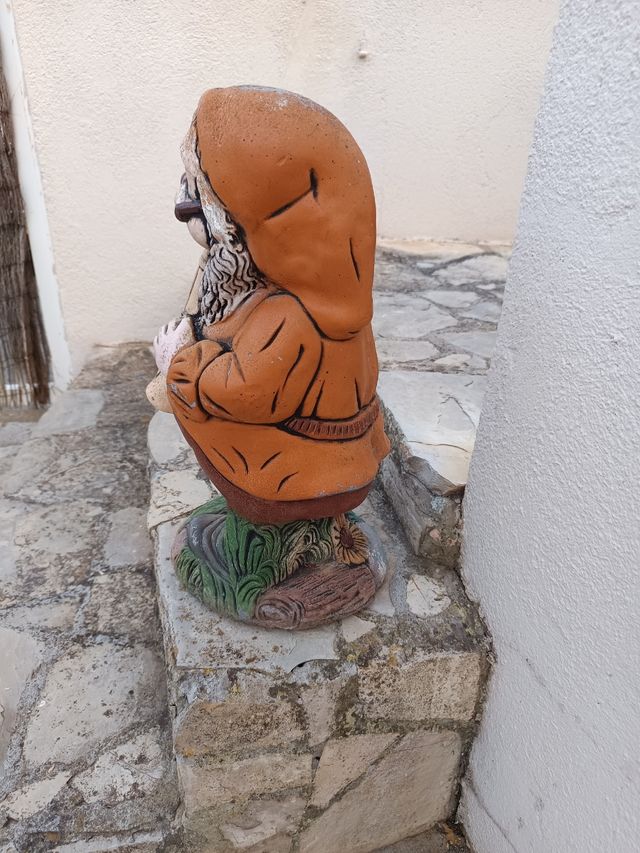 Figura duende jardinera