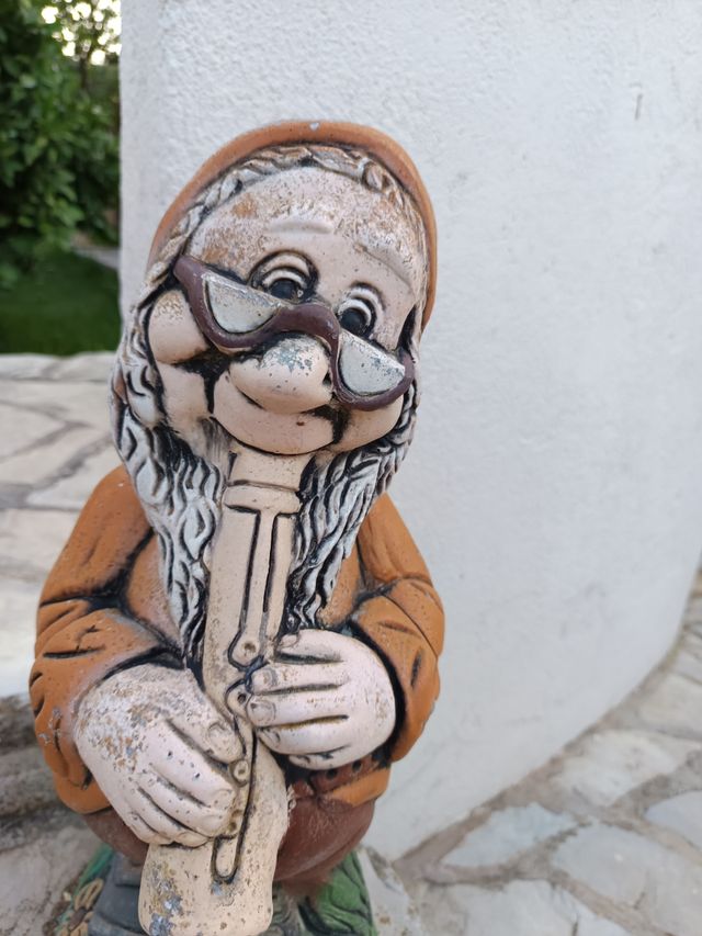 Figura duende jardinera