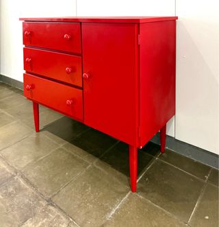 Aparador danés MCM rojo.60s