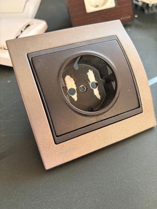 Interruptores y enchufe Siemens Gris/ocre