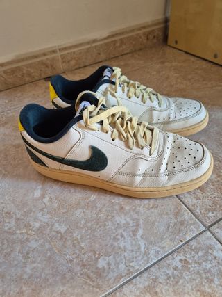 Zapatillas Nike blancas y verdes