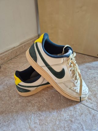 Zapatillas Nike blancas y verdes
