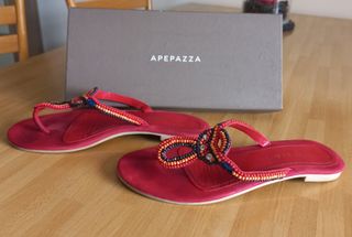 Infradito Apepazza di camoscio rosso con perline